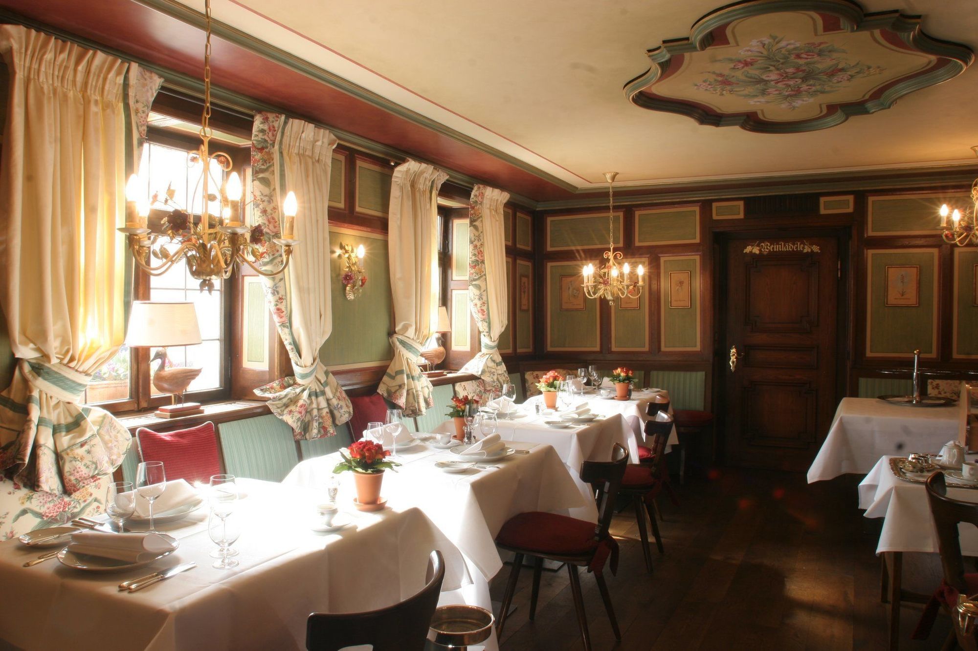 Schwarzer Adler Otel Vogtsburg Restoran fotoğraf